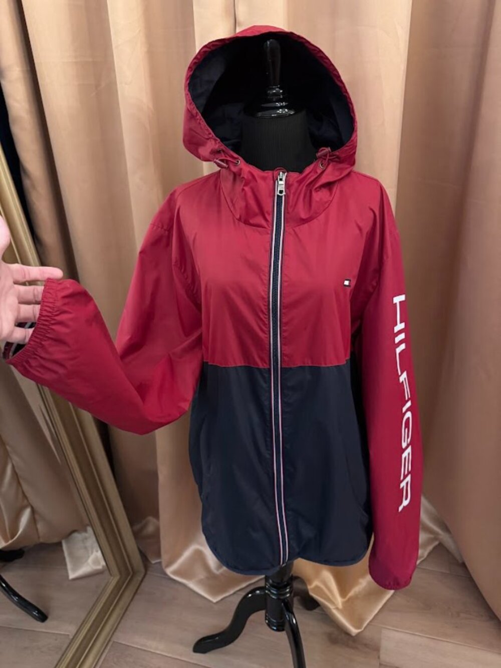 Tommy Hilfiger Men's XL Colorblock Hooded Windbreaker Jacket Red Navy Blue